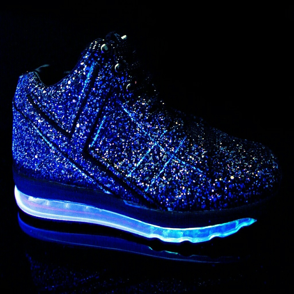 YRU QOZMO AIIRE LIGHT UP GLITTER SNEAKERS